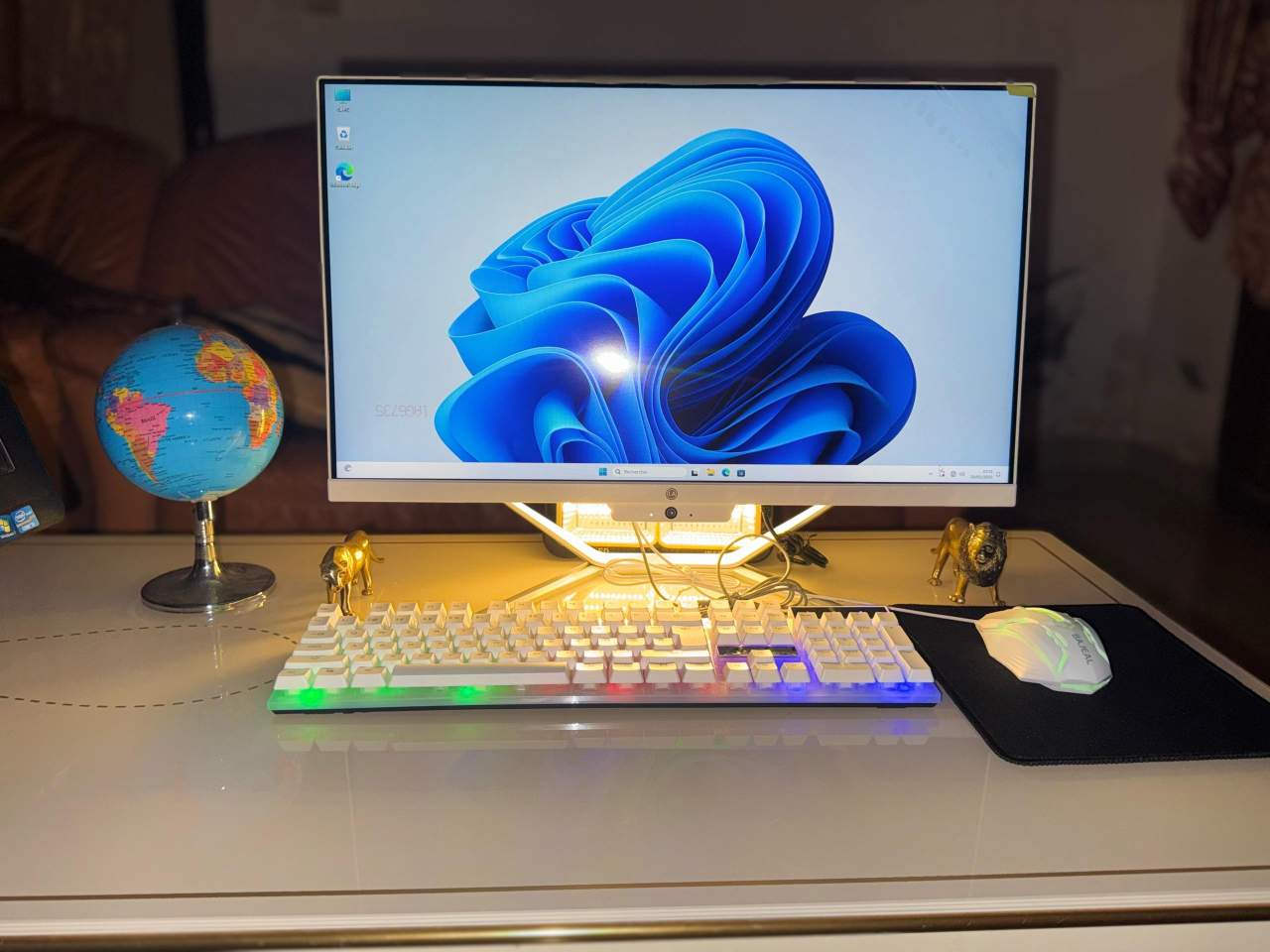 Intel IA Core i5 Ram 8Go SSD 512 Go Ecran Large 24 Pouces